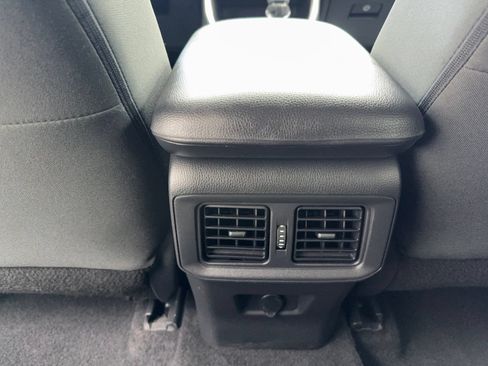 Used 2022 Toyota RAV4 LE FWD image 39