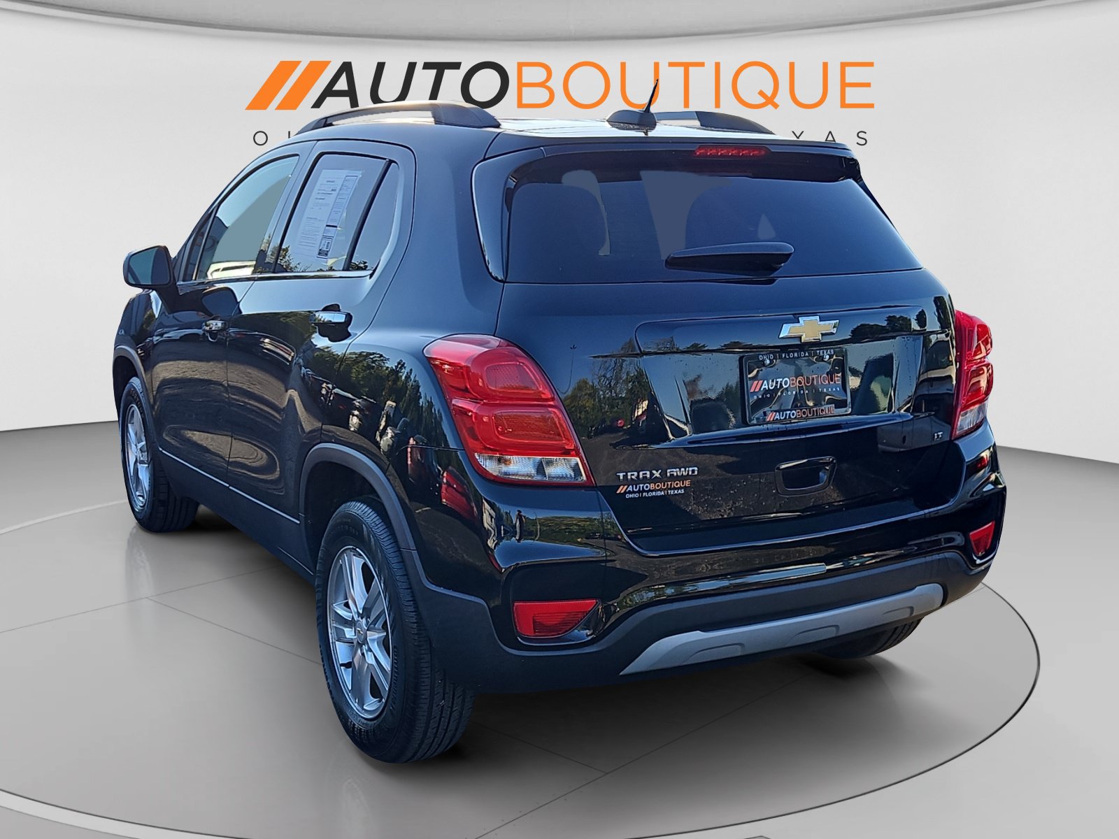 Used 2020 Chevrolet Trax LT w/ LT Convenience Package AWD/4WD image 3