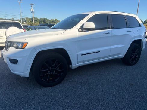 Used 2019 Jeep Grand Cherokee Altitude AWD/4WD image 22
