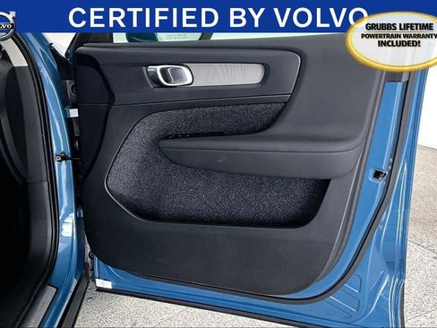 Certified 2025 Volvo XC40 B5 Core image 24