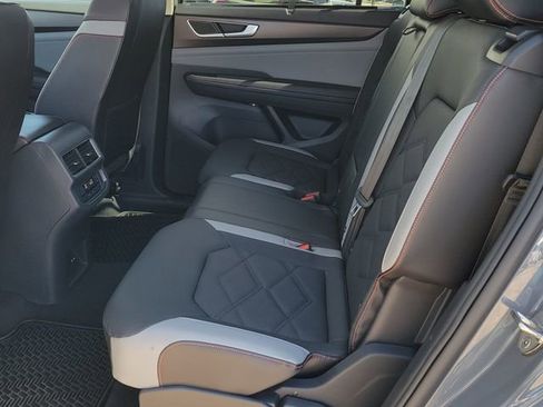 Used 2024 Volkswagen Atlas Peak Edition SE AWD/4WD image 11