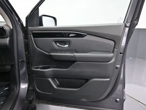 Certified 2025 Honda Pilot Touring image 38