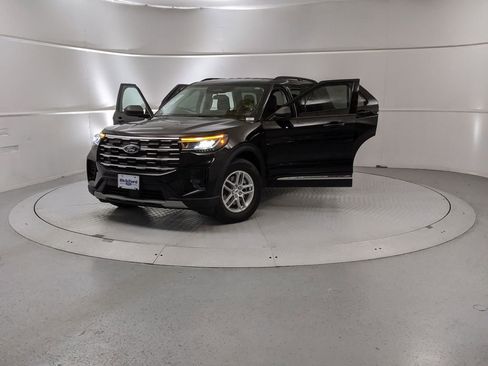 New 2025 Ford Explorer Active image 12