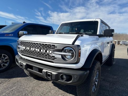Used 2023 Ford Bronco Badlands image 6