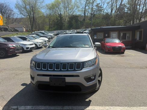 Used 2017 Jeep Compass Latitude w/ Popular Equipment Group image 3