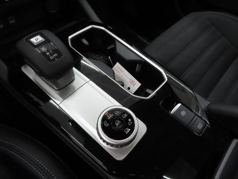 New 2026 Mitsubishi Outlander AWD image 16