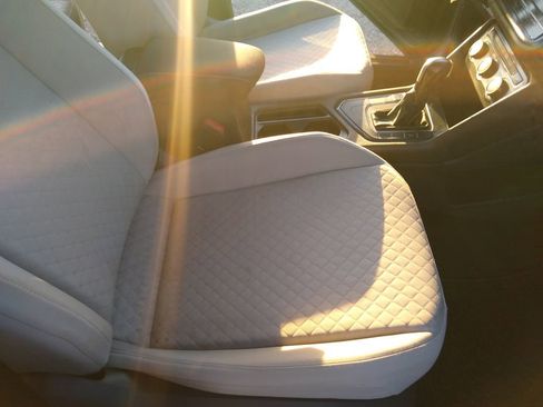 Used 2021 Volkswagen Tiguan S image 37