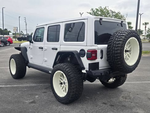 Used 2021 Jeep Wrangler Unlimited Sahara AWD/4WD image 8