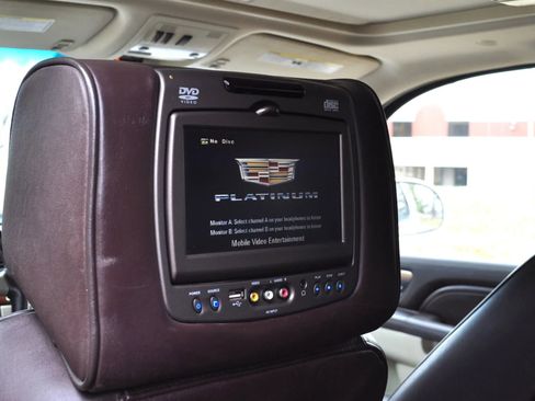 Used 2013 Cadillac Escalade Platinum image 19