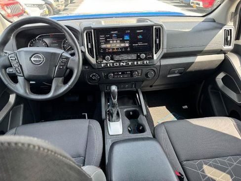 Certified 2025 Nissan Frontier SV w/ SV Convenience Package AWD/4WD image 11