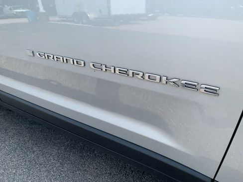Used 2022 Jeep Grand Cherokee L Limited image 16