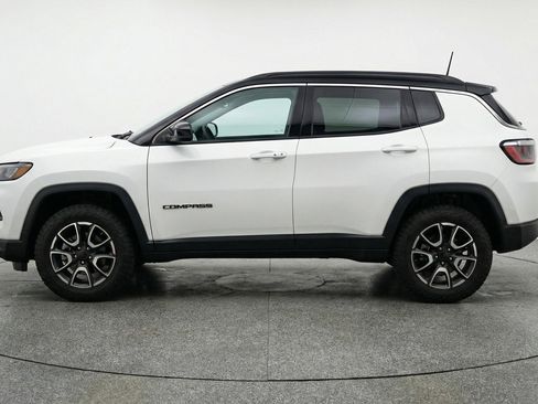 Used 2025 Jeep Compass Trailhawk image 5