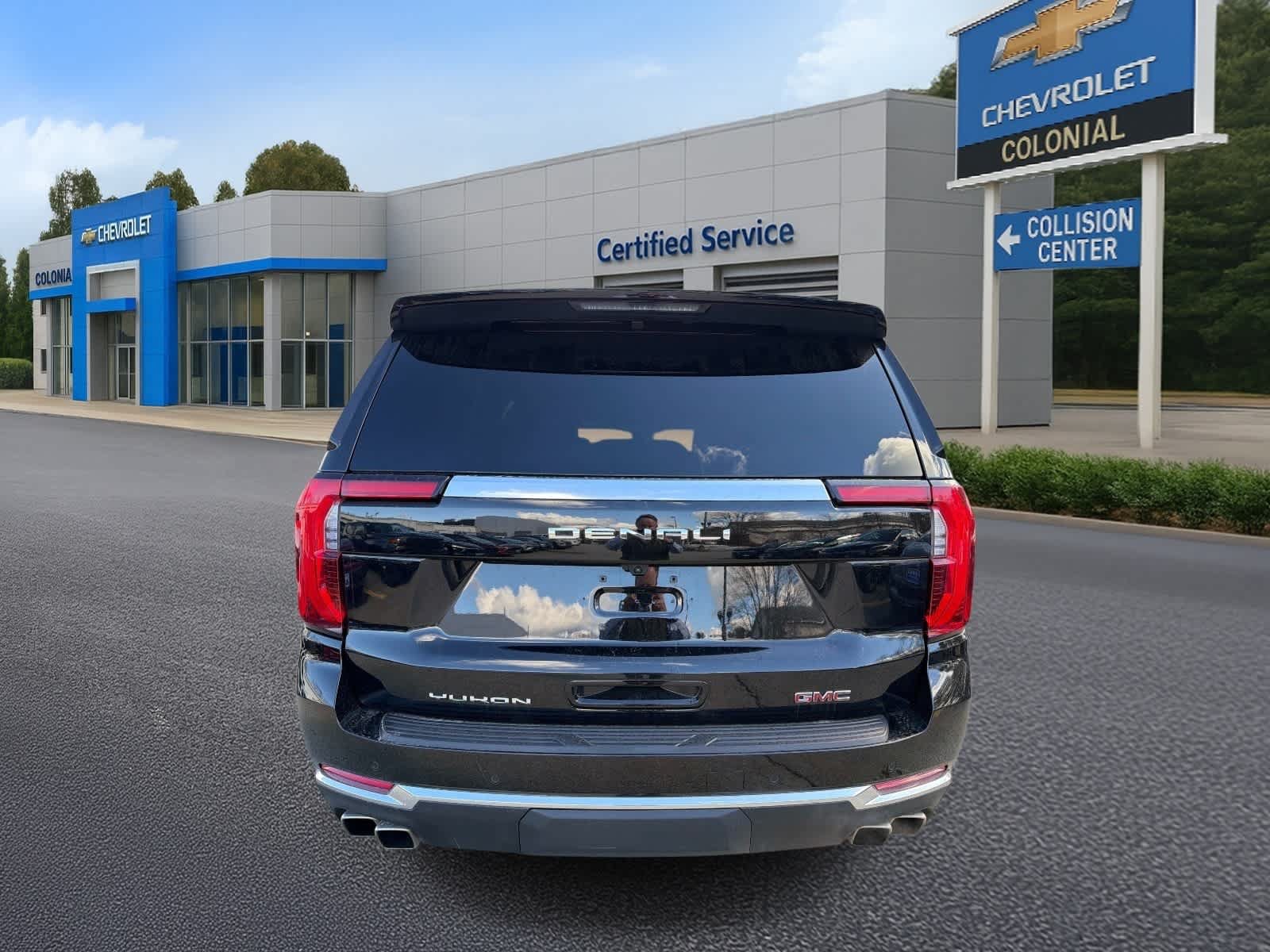 Used 2025 GMC Yukon Denali AWD/4WD image 5