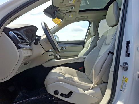 Used 2022 Volvo XC90 T5 Momentum AWD/4WD image 11
