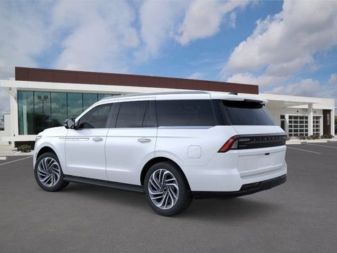 New 2026 Lincoln Navigator Premiere AWD/4WD image 4