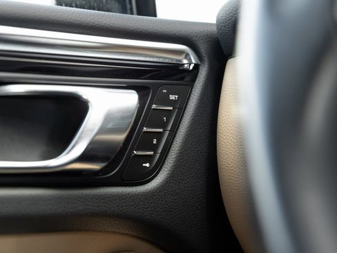 Certified 2023 Porsche Macan image 18