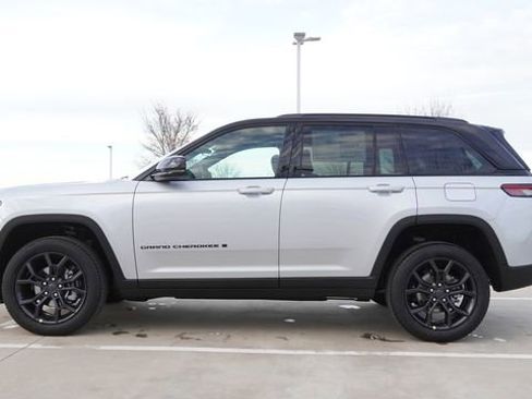 New 2025 Jeep Grand Cherokee Limited AWD/4WD image 6