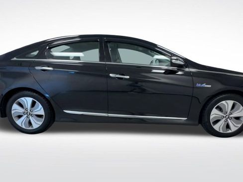 Used 2015 Hyundai Sonata Limited w/ Option Group 02 FWD image 9