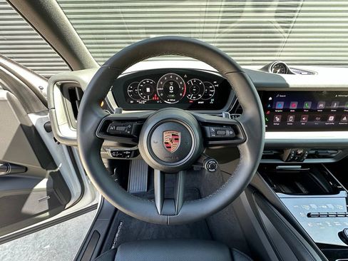 Used 2026 Porsche Cayenne E-Hybrid AWD/4WD image 23