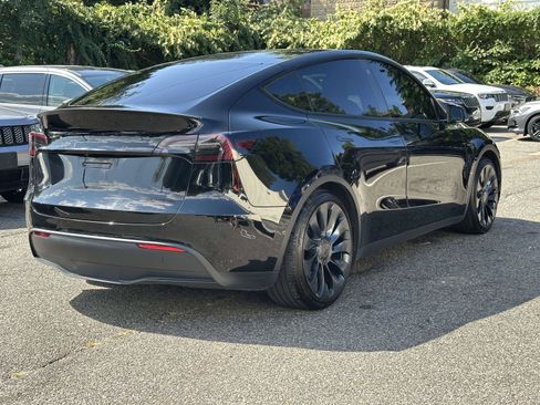 Used 2022 Tesla Model Y Performance AWD/4WD image 3