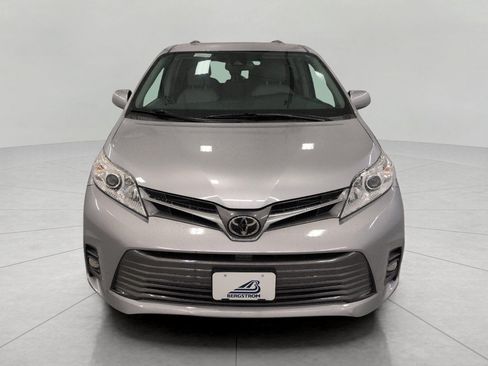 Used 2018 Toyota Sienna XLE w/ XLE Navigation Package FWD image 14