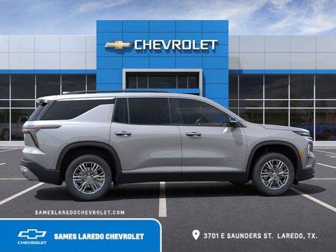 New 2025 Chevrolet Traverse LT w/ Driver Confidence Package FWD image 5