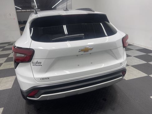 Used 2024 Chevrolet Trax LT w/ Driver Confidence Package image 3