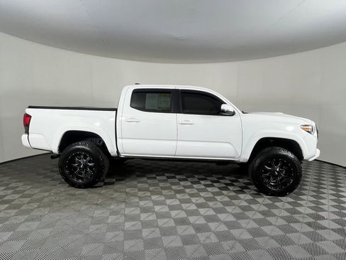 Used 2018 Toyota Tacoma TRD Sport image 5