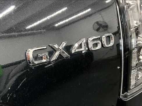 Used 2023 Lexus GX 460 Premium w/ Accessory Package image 10