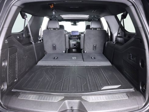 Used 2022 Chevrolet Suburban Z71 w/ Luxury Package image 38