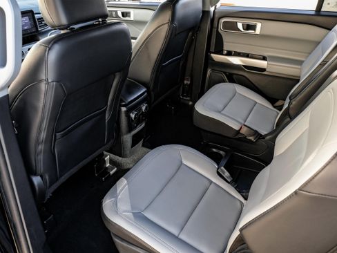 Used 2021 Ford Explorer XLT w/ Equipment Group 202A image 34