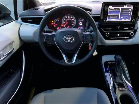 Used 2022 Toyota Corolla SE FWD image 6