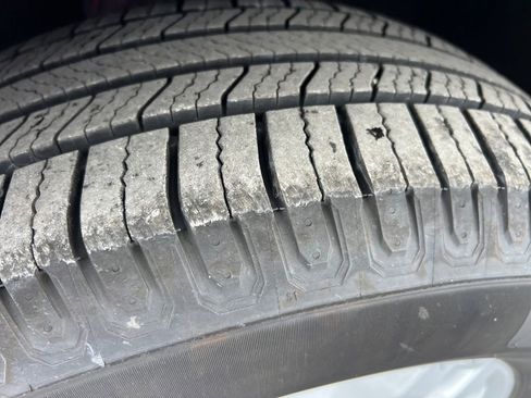 Used 2021 Ford Explorer XLT w/ Equipment Group 202A image 30