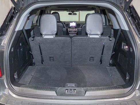 Used 2021 Ford Explorer XLT w/ Equipment Group 202A AWD/4WD image 15