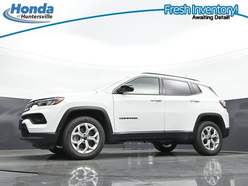 Used 2025 Jeep Compass Latitude AWD/4WD image 30