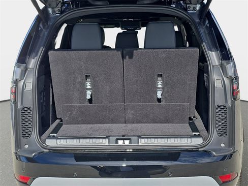 New 2026 Land Rover Discovery Limited Edition image 15
