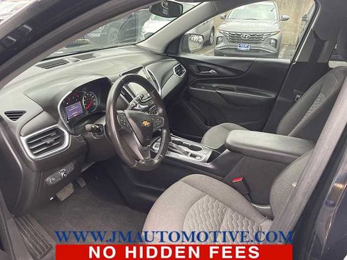 Used 2019 Chevrolet Equinox LT w/ Sun & Navigation Package AWD/4WD image 2