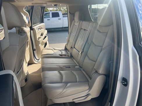 Used 2019 Cadillac Escalade ESV Premium Luxury image 52