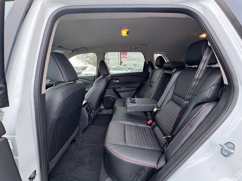 Certified 2025 Nissan Rogue SV image 12