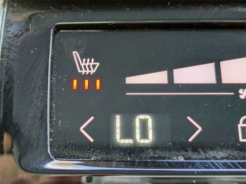 Used 2023 Volvo XC90 T8 Ultimate w/ Protection Package Premier image 19