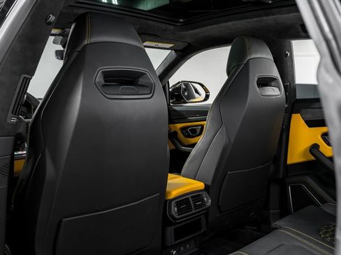 Used 2022 Lamborghini Urus AWD/4WD image 29
