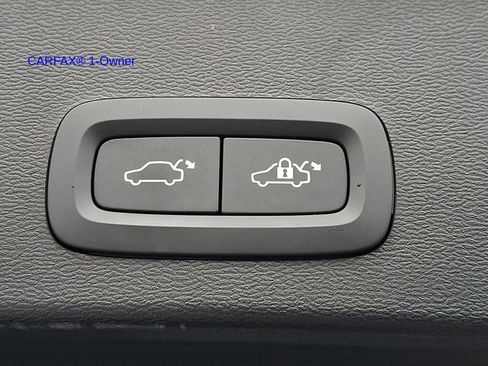 Certified 2023 Volvo XC40 B5 Plus w/ Climate Package AWD/4WD image 33