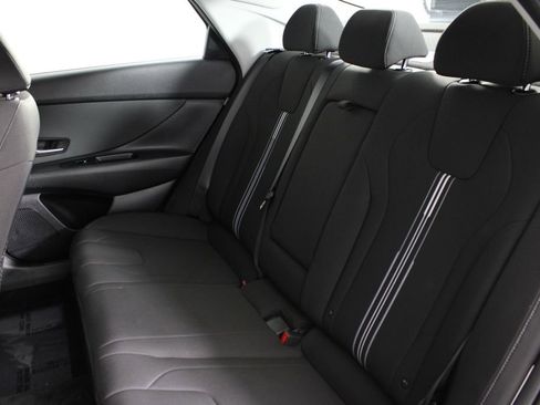 Certified 2025 Hyundai Elantra SEL image 19