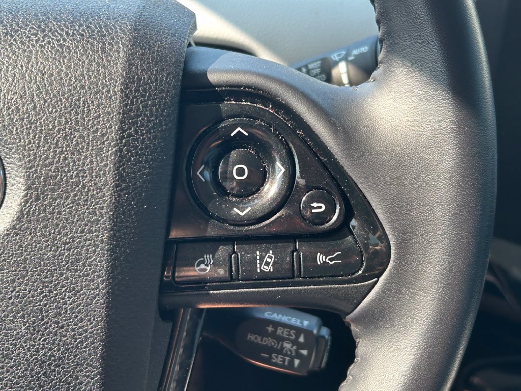 Used 2020 Toyota Prius XLE FWD image 34