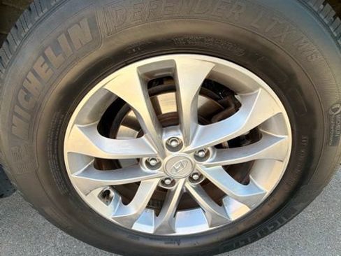 Used 2019 Hyundai Santa Fe SE FWD image 5