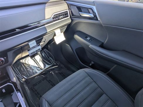 New 2025 Mitsubishi Outlander SE image 18
