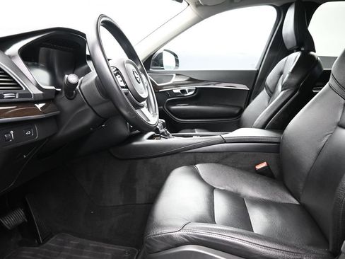 Used 2019 Volvo XC90 T6 Momentum w/ Protection Package Premier AWD/4WD image 9