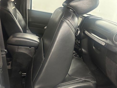 Used 2013 Jeep Wrangler Sahara w/ Dual Top Group image 27