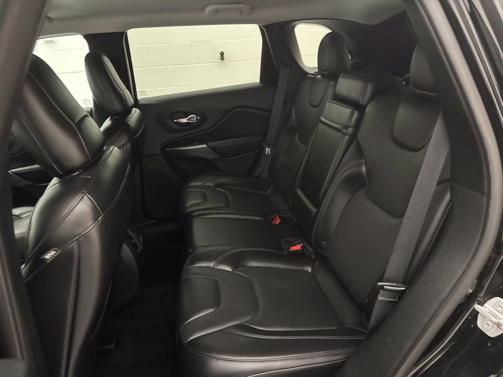 Used 2019 Jeep Cherokee Limited AWD/4WD image 45