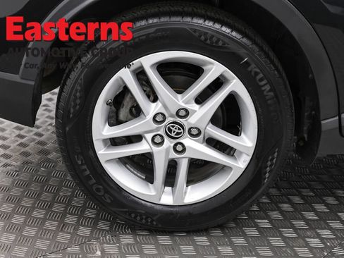 Used 2021 Toyota C-HR LE FWD image 29